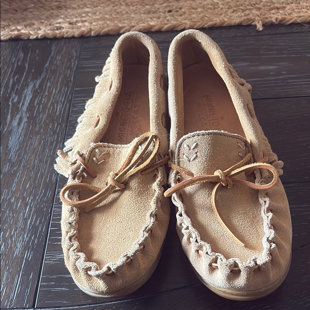 Women’s Minnetonka Fringed Mocassins - Picture 6 of 8